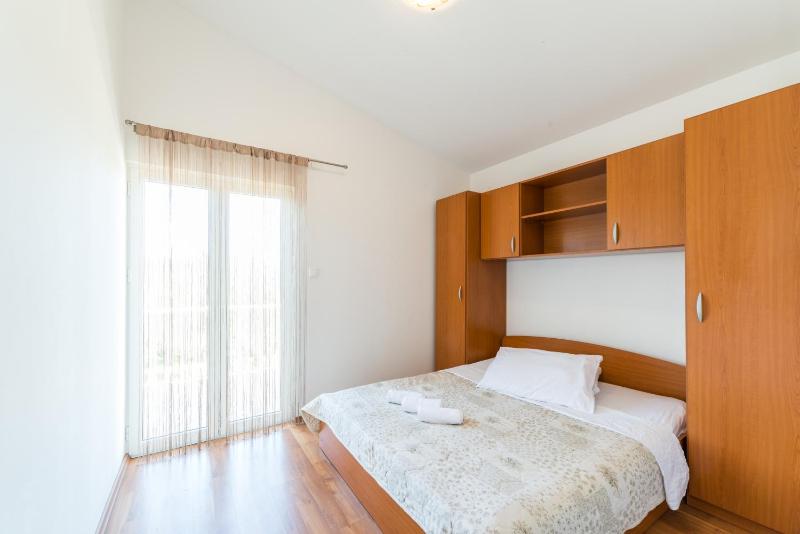 Crowonder Sun&Fun Holiday House with Large Swimming Pool Playroom and Garden - image 7