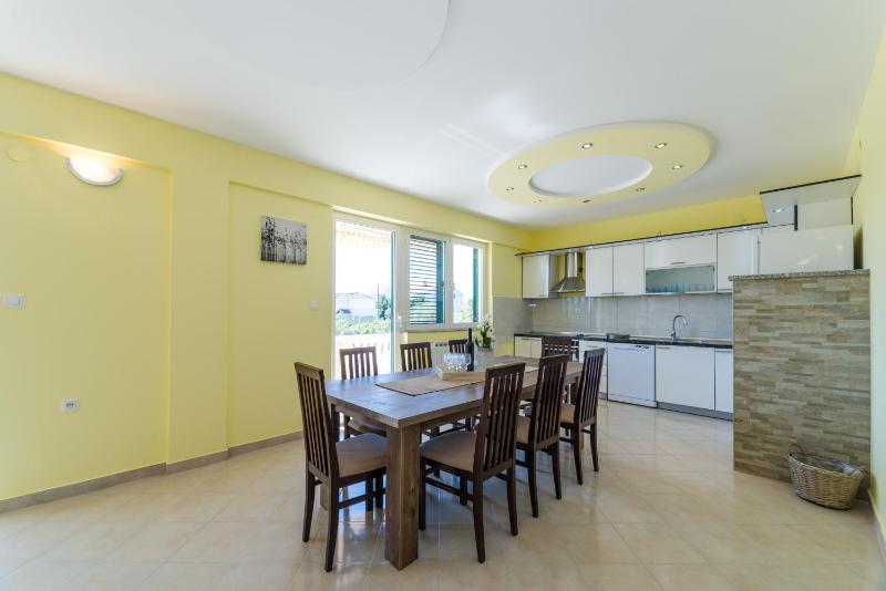 Crowonder Sun&Fun Holiday House with Large Swimming Pool Playroom and Garden - image 10
