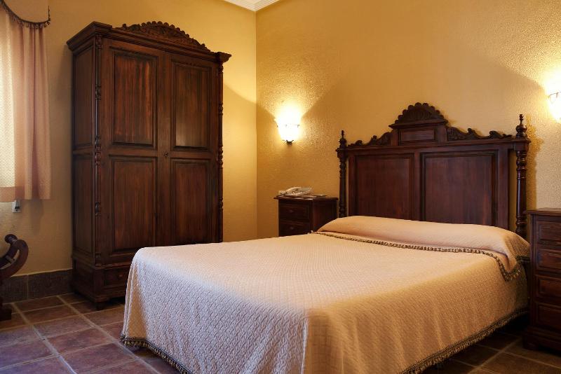 Double or Twin Room image 3