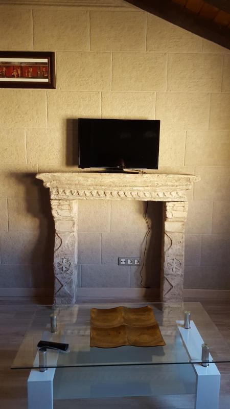 One-Bedroom Apartment image 2