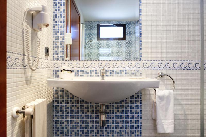 Budget Double Room image 2