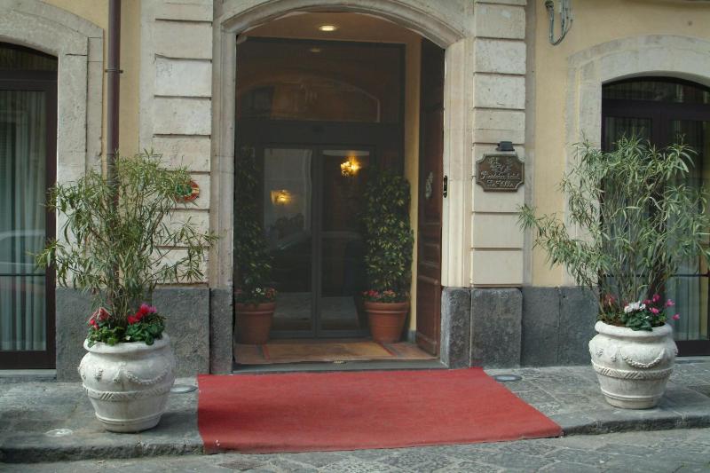 Hotel La Ville - image 8