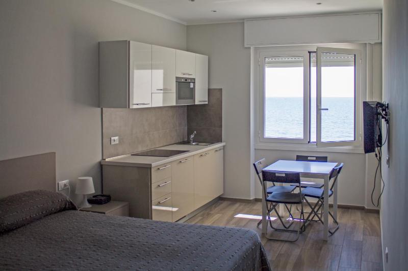 Studio Apartment with Sea View image 2