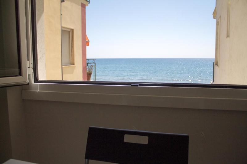 Studio Apartment with Sea View image 4