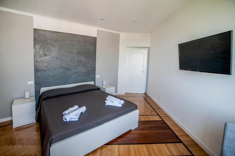 Triple Room with Private External Bathroom image 2