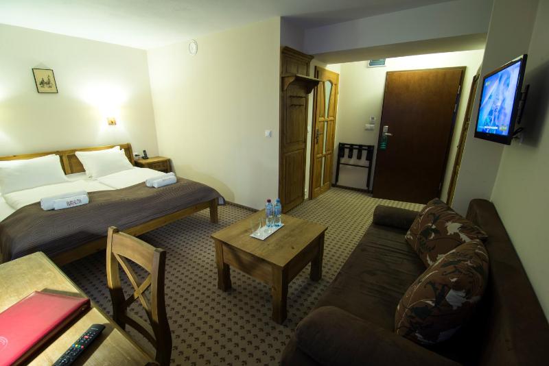 Deluxe Double or Twin Room image 3