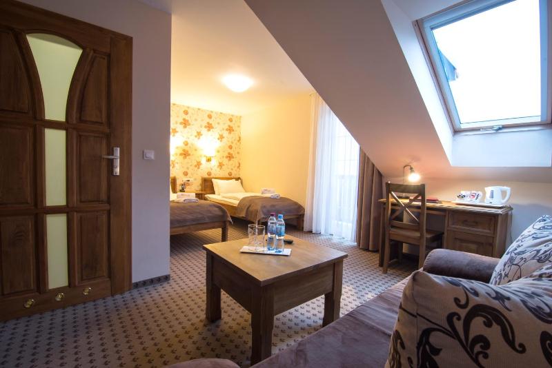 Deluxe Triple Room image 4