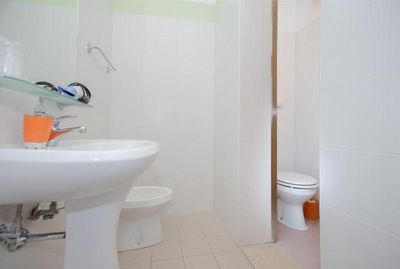 Economy Single Room image 2