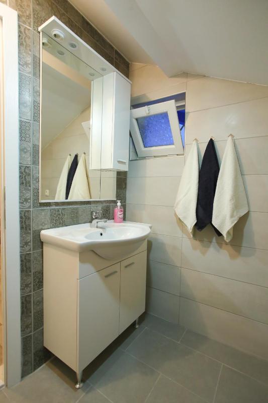 Triple Room with Private Bathroom image 4