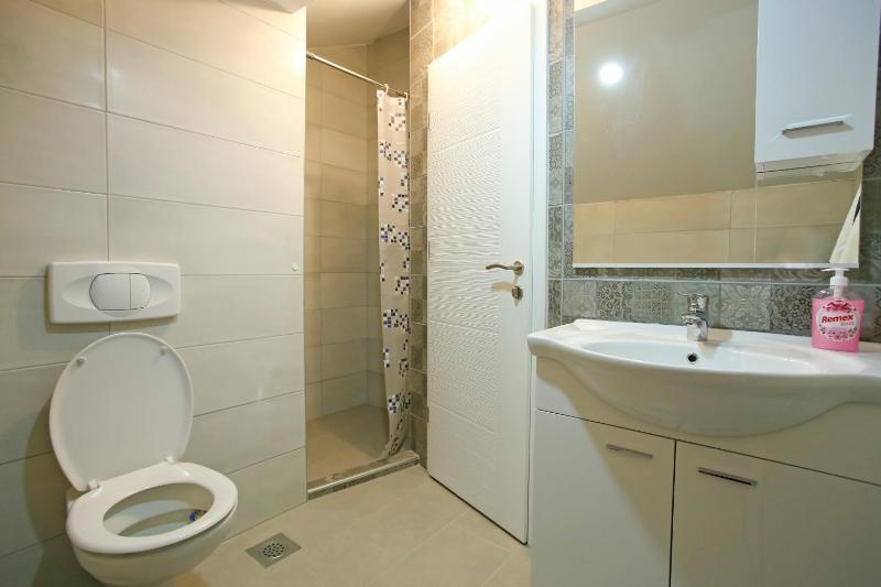 Triple Room with Private Bathroom image 3
