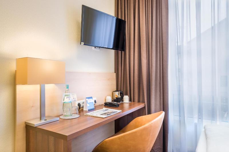 Standard Double Room image 3