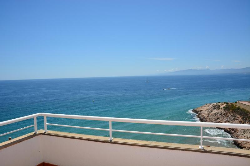 Apartment with Sea View image 3