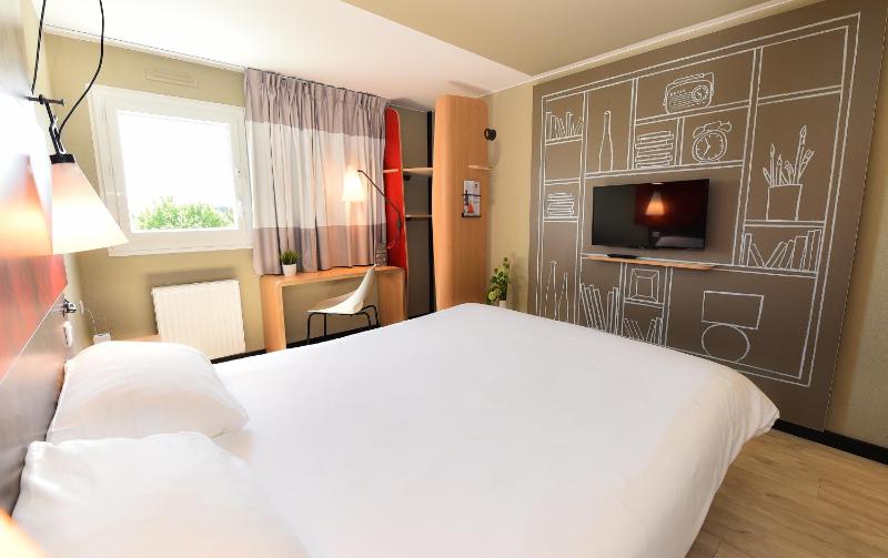 Standard Double Room image 2