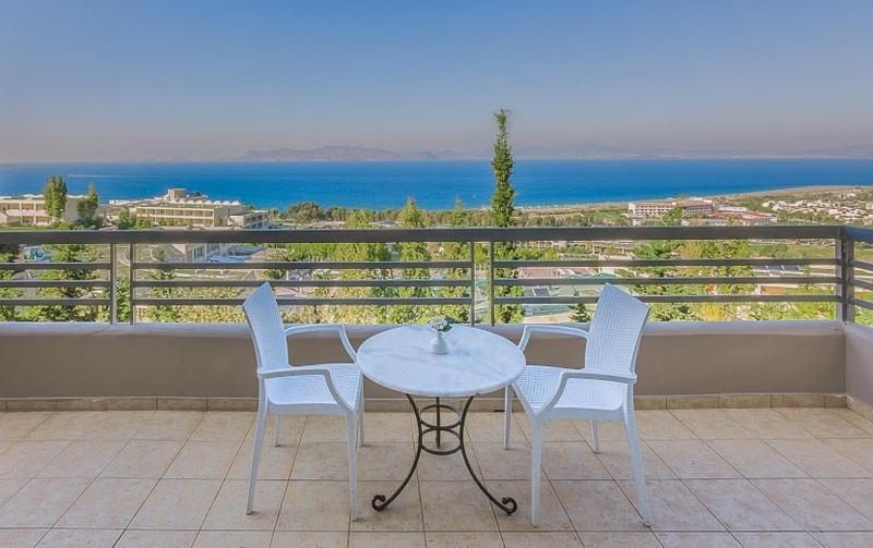 Family Room with Sea View (2 Adults + 2 Children) image 3