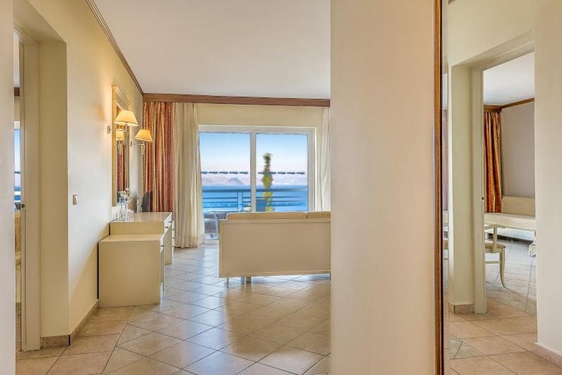 Family Room with Sea View (2 Adults + 2 Children) image 4