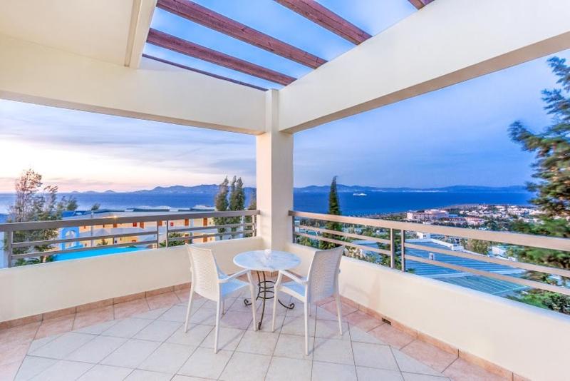 Family Room with Sea View (4 adults) image 4