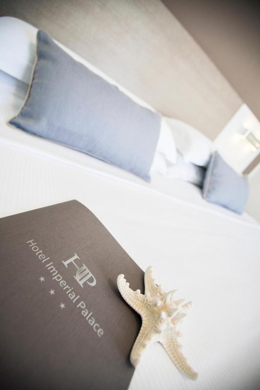 Triple Room with Partial Sea View image 4