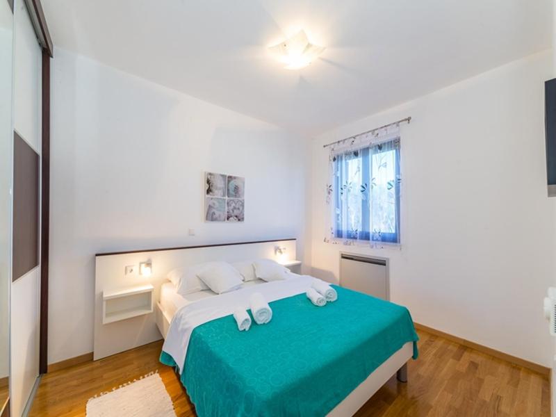 Apartment with Balcony image 2