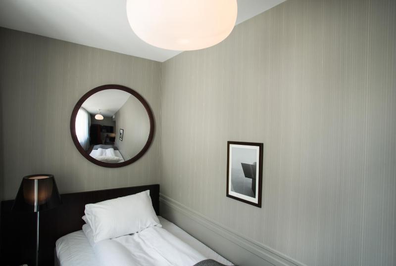 Standard Single Room image 2