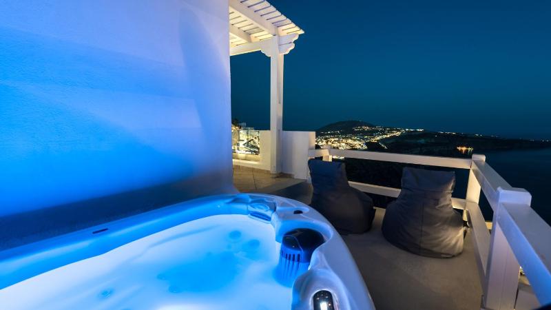 Grand View Maisonette with Outdoor Hot Tub and Caldera View image 2