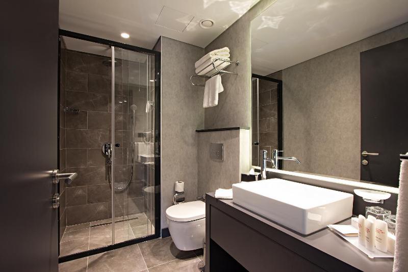 Corner Suite image 3