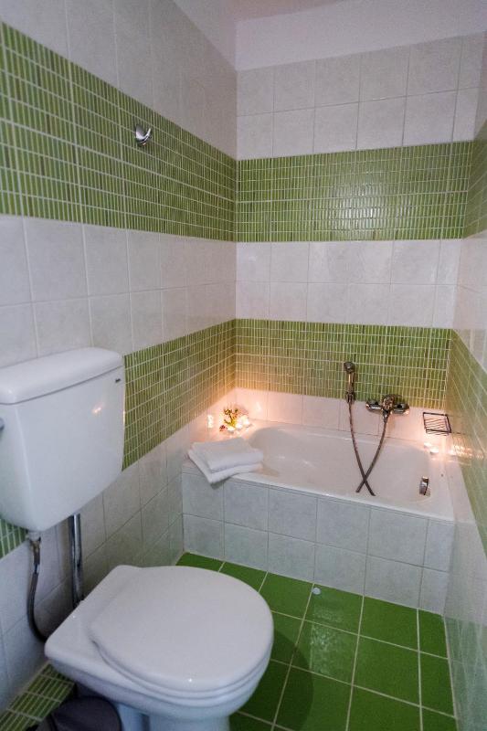 Two Bedroom Apartment with Shared Pool image 2