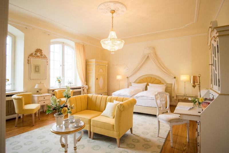 Deluxe Suite - 
