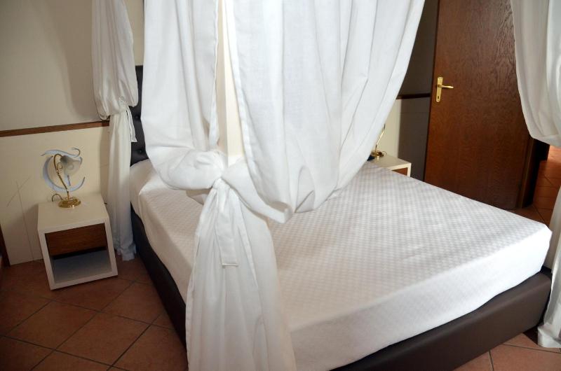 Deluxe Suite image 3