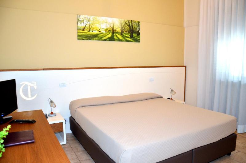 Deluxe Double Room image 4