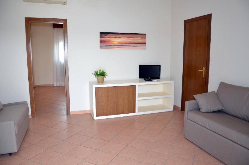 Standard Family Room image 2