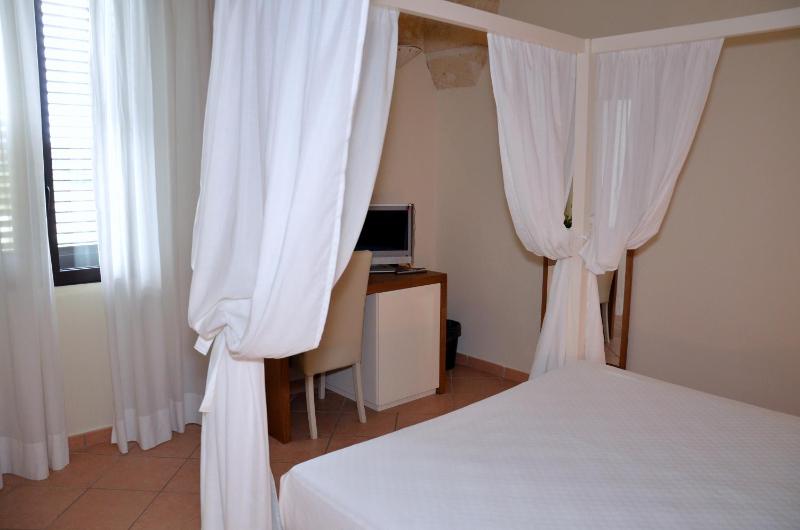 Deluxe Suite image 2