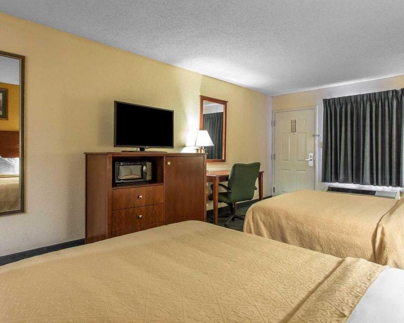 Standard Double Room with Two Double Beds - Non-Smoking image 4
