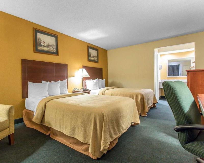Standard Double Room with Two Double Beds - Non-Smoking image 2