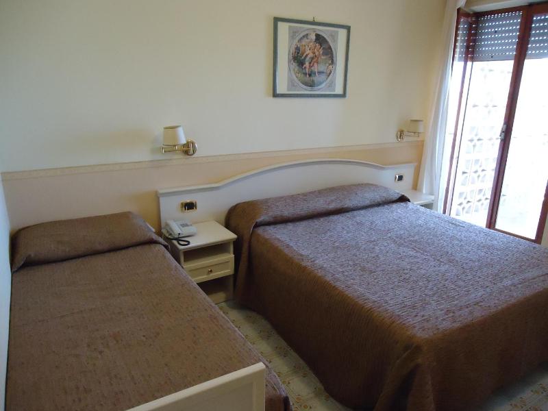 Triple Room image 3