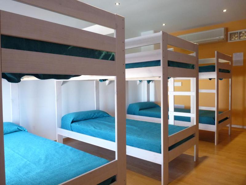 Bed in 10-Bed Mixed Dormitory Room image 3