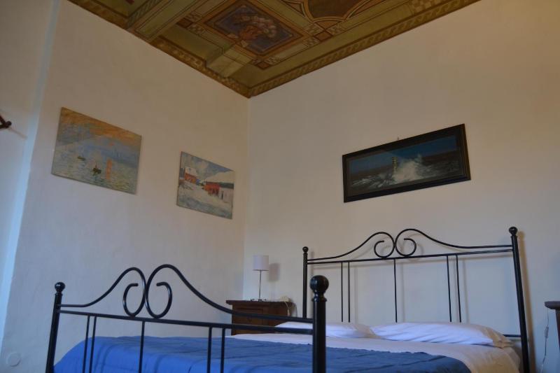Double Room with Shared Bathroom image 3