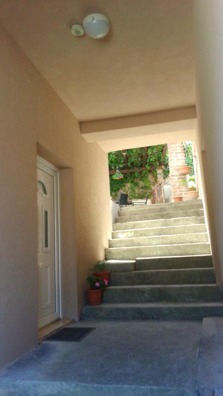 Studio Apartment image 3