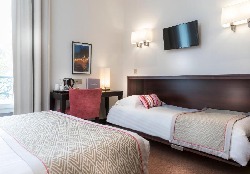 Deluxe Double Room with 1 Extra Bed image 1
