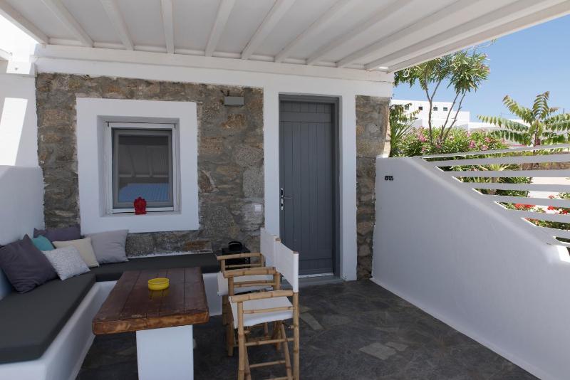 Cozy Double Room with Sea View image 3