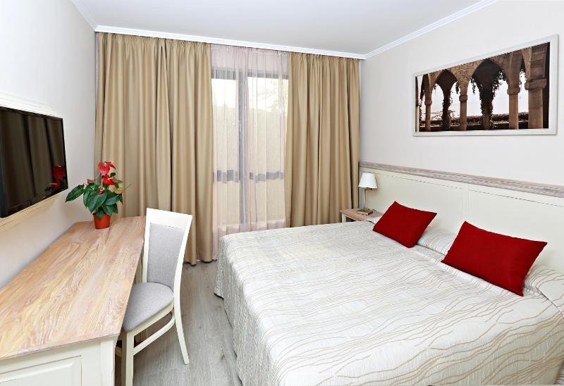 Classic Double Room with No Balcony image 1