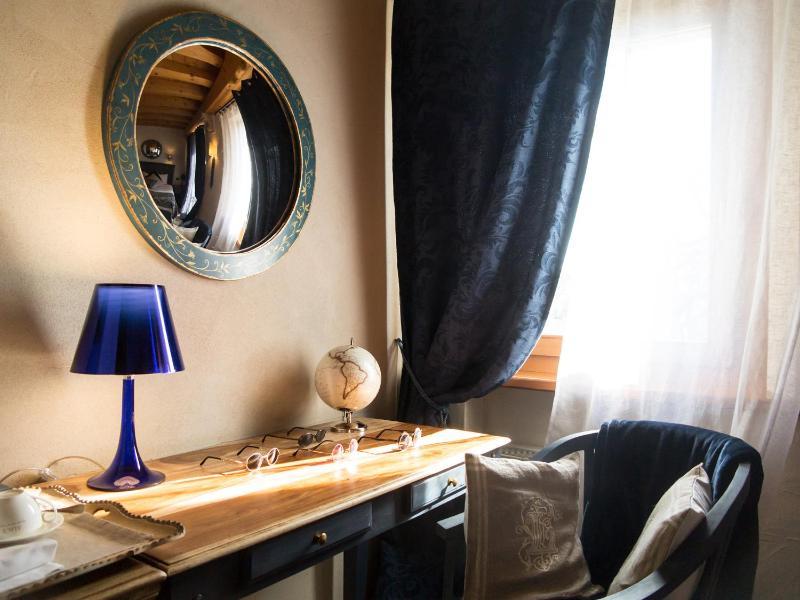 Superior Double Room image 3