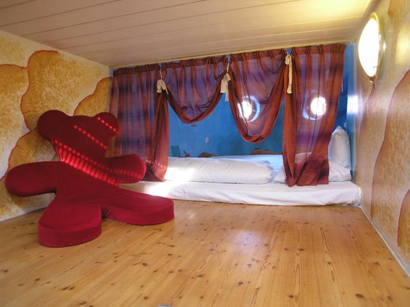 Budget Single Room image 3