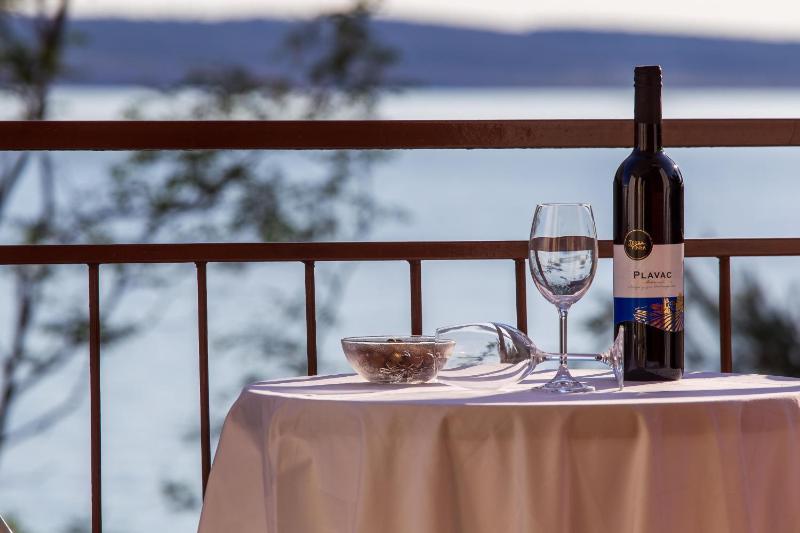 Deluxe Double Room with Balcony and Sea View image 3