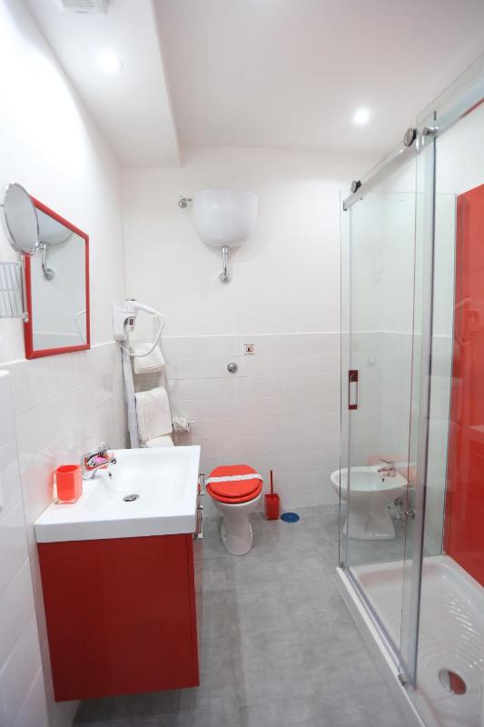 Double Room with Balcony image 2