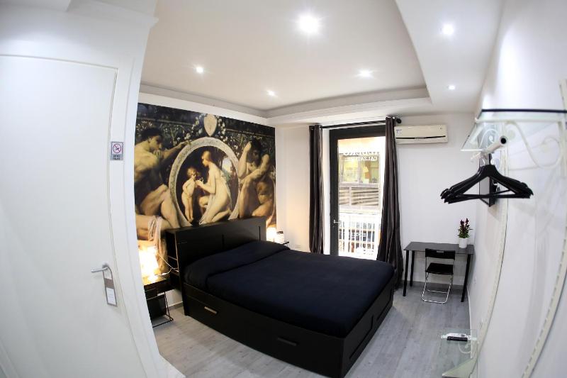 Double Room with Balcony image 1