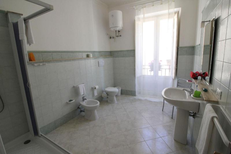 Double Room image 2