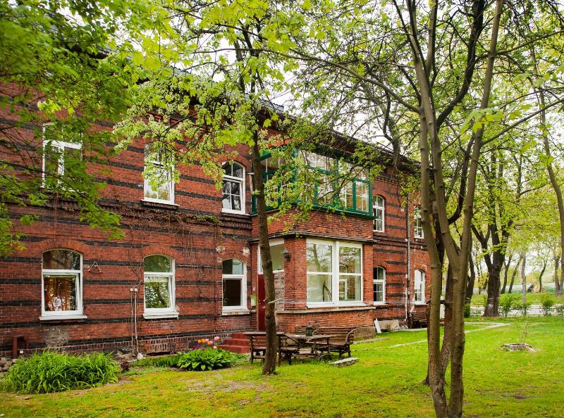 Red Brick Apartments - image 12