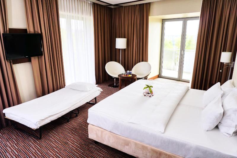 Double Room with Extra Bed image 4