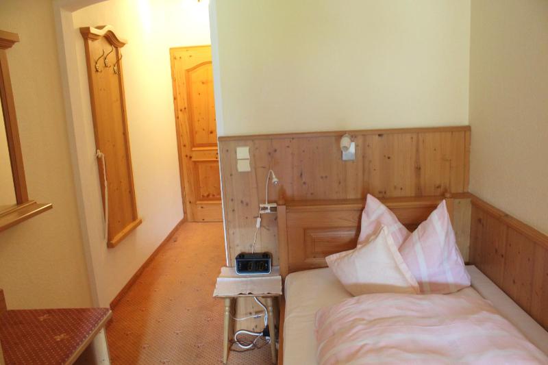 Comfort Single Room image 4