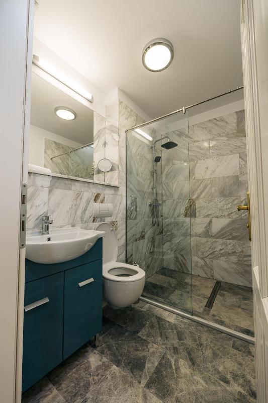 YellowBoot Aparthotel - image 11